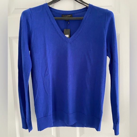 NWT Banana Republic 100% merino wool royal blue v neck sweater size small - Picture 1 of 12